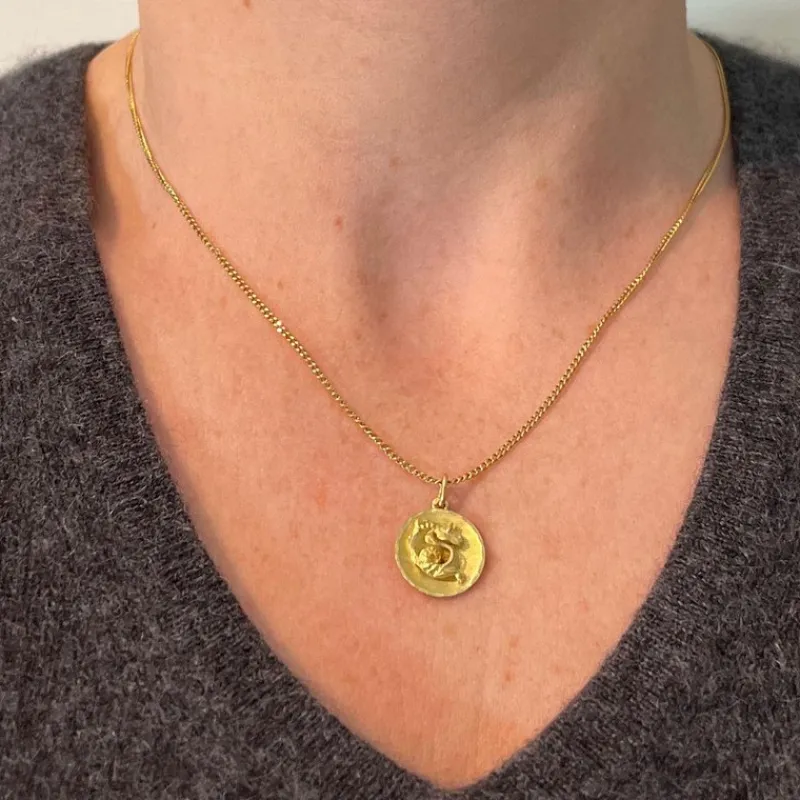 Pamono Vintage French 18 Karat Yellow Gold Capricorn Zodiac Charm Pendant, 1960s> Necklaces