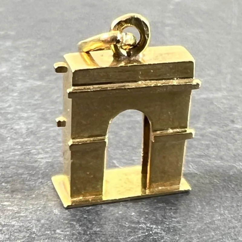 Pamono Vintage French 18 Karat Yellow Gold Arc de Triomphe Charm Pendant, 1950s