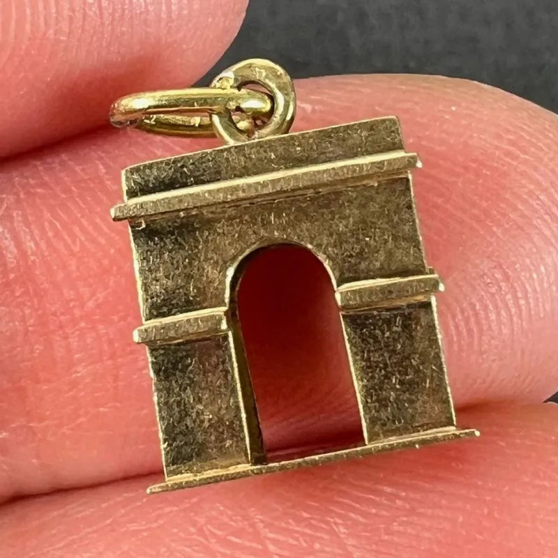 Pamono Vintage French 18 Karat Yellow Gold Arc de Triomphe Charm Pendant, 1950s