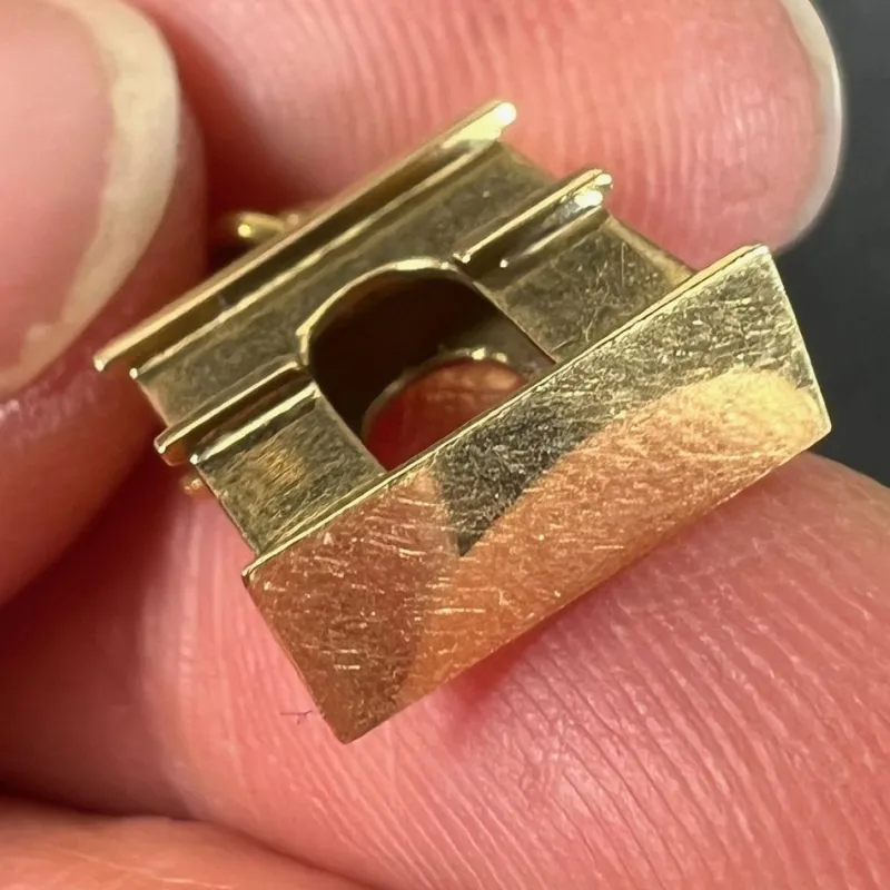 Pamono Vintage French 18 Karat Yellow Gold Arc de Triomphe Charm Pendant, 1950s