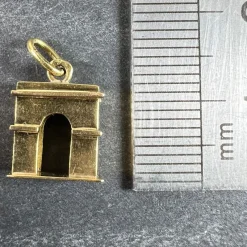 Pamono Vintage French 18 Karat Yellow Gold Arc de Triomphe Charm Pendant, 1950s