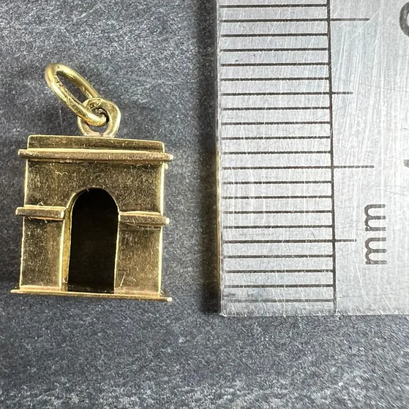 Pamono Vintage French 18 Karat Yellow Gold Arc de Triomphe Charm Pendant, 1950s