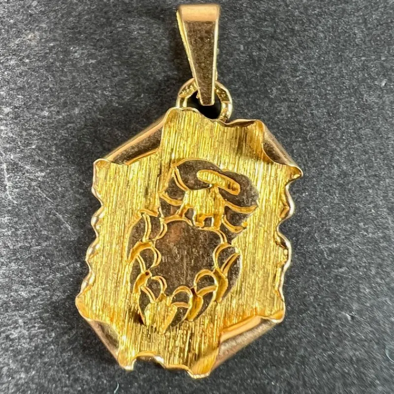 Hot Pamono Vintage French 18 Karat Yellow Gold Cancer Zodiac Charm Pendant, 1960s