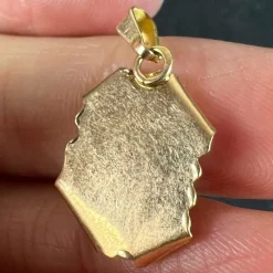 Hot Pamono Vintage French 18 Karat Yellow Gold Cancer Zodiac Charm Pendant, 1960s