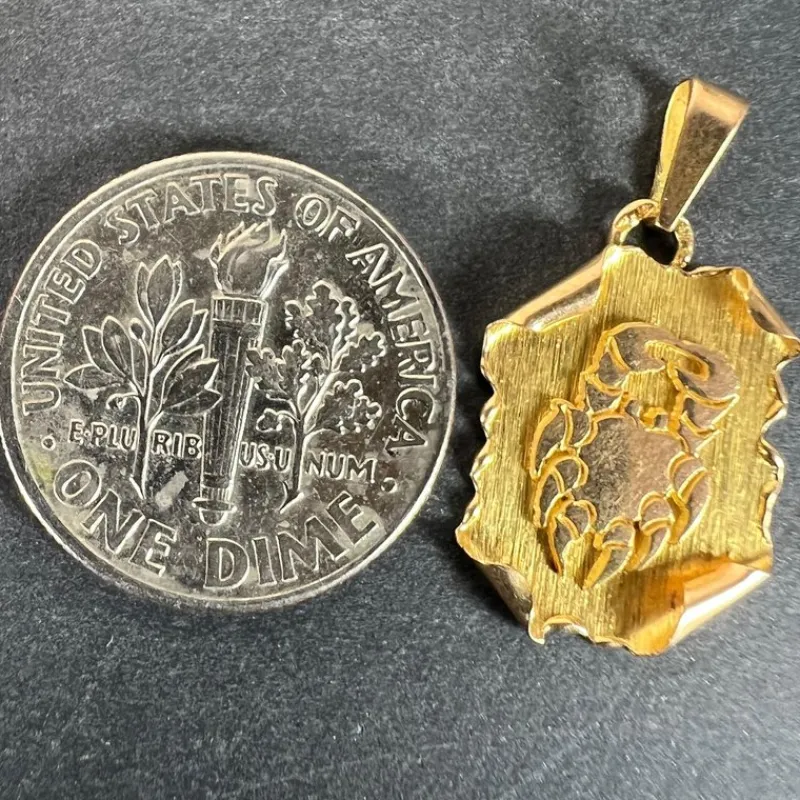 Hot Pamono Vintage French 18 Karat Yellow Gold Cancer Zodiac Charm Pendant, 1960s