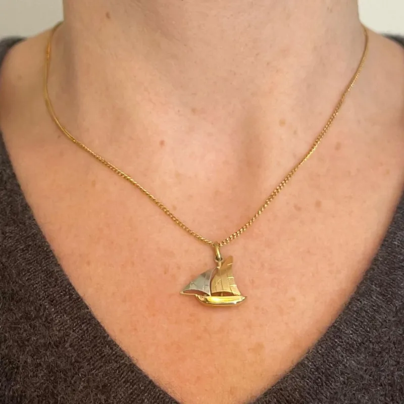 Pamono Vintage French 18 Karat Yellow and White Gold Yacht Boat Charm Pendant, 1950s> Necklaces