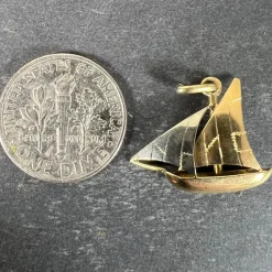 Pamono Vintage French 18 Karat Yellow and White Gold Yacht Boat Charm Pendant, 1950s><noscript><img width=