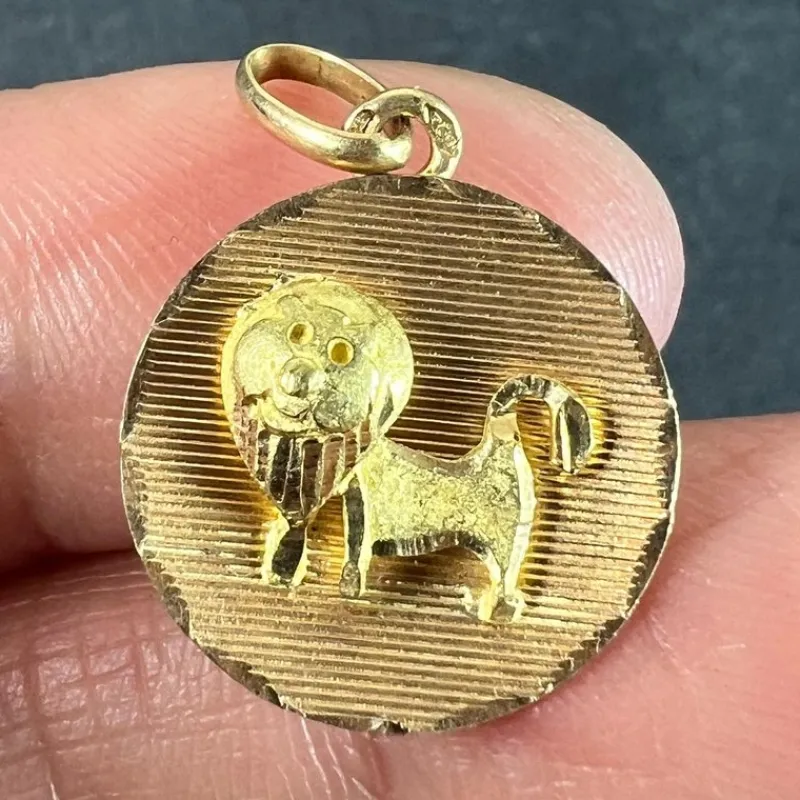 Sale Pamono Vintage French 18 Karat Yellow Gold Leo Zodiac Charm Pendant, 1960s