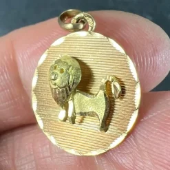 Sale Pamono Vintage French 18 Karat Yellow Gold Leo Zodiac Charm Pendant, 1960s