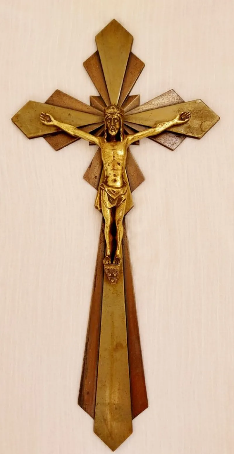 Pamono Vintage French Art Deco Two Tone Brass Crucifix by E. Hoffer, 1930s> Wall Decor