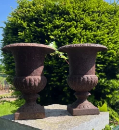 Pamono Vintage French Campana Style Cast Iron Garden Urns, 1970s, Set of 2><noscript><img width=