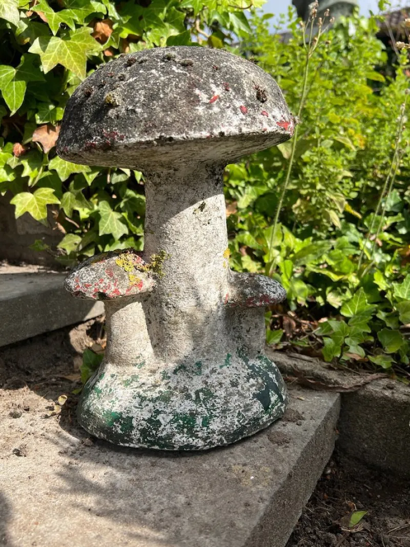Pamono Vintage French Concrete Stone Garden Mushroom, 1950s> Garden Accessories