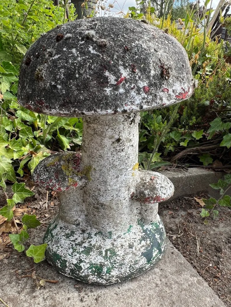 Pamono Vintage French Concrete Stone Garden Mushroom, 1950s> Garden Accessories