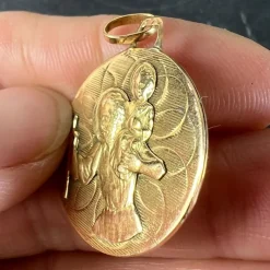 Hot Pamono Vintage French Double-Sided St. Christopher Medal Pendant in 18 Karat Yellow Gold, 1960s