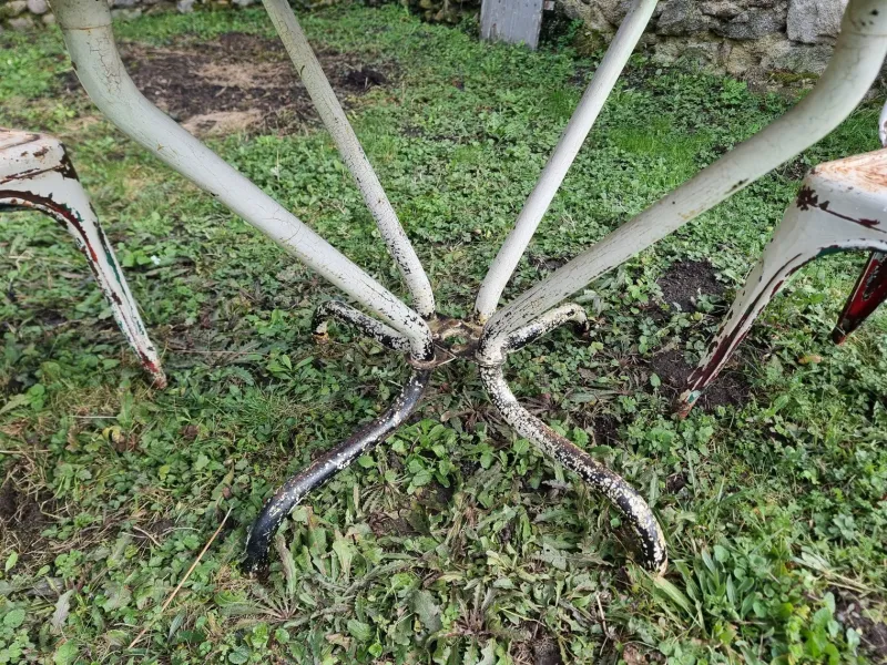 Pamono Vintage French Garden Set in Iron Table with Chairs, 1950s, Set of 3> Garden Seating