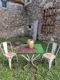 Pamono Vintage French Garden Set in Iron Table with Chairs, 1950s, Set of 3><noscript><img width=