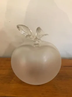 Pamono Vintage French Lalique Glass Scent Bottle from Nina Ricci, 1952, 1950s> Bottles, Carafes & Jugs