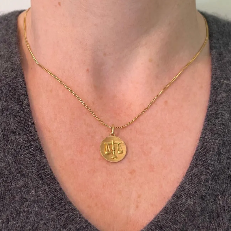 Pamono Vintage French Libra Star Sign Zodiac 18k Yellow Gold Charm Medal Pendant, 1960s> Necklaces