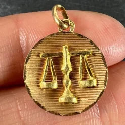 Pamono Vintage French Libra Star Sign Zodiac 18k Yellow Gold Charm Medal Pendant, 1960s><noscript><img width=