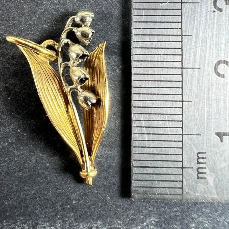Pamono Vintage French Lily of the Valley Charm Pendant in 18 Karat White and Yellow Gold, 1940s