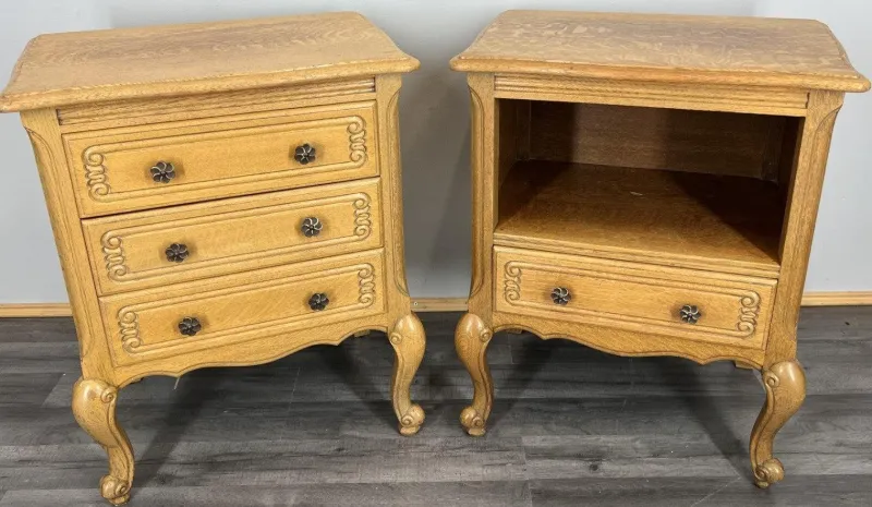Pamono Vintage French Oak Bedside Tables, Set of 2> Nightstands