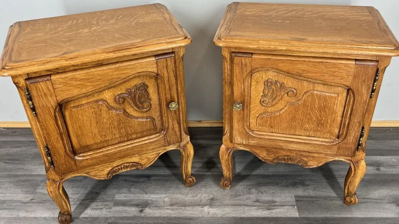 Pamono Vintage French Oak Bedside Tables, Set of 2> Nightstands