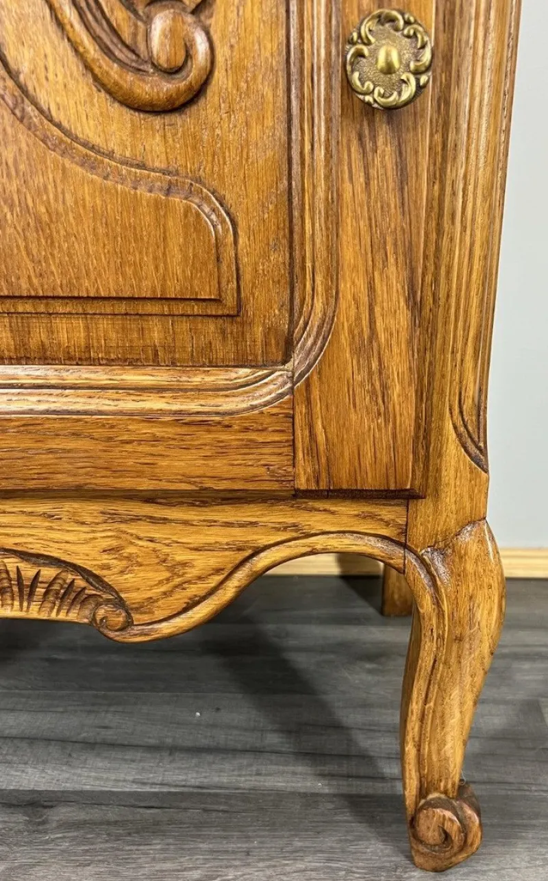 Pamono Vintage French Oak Bedside Tables, Set of 2> Nightstands