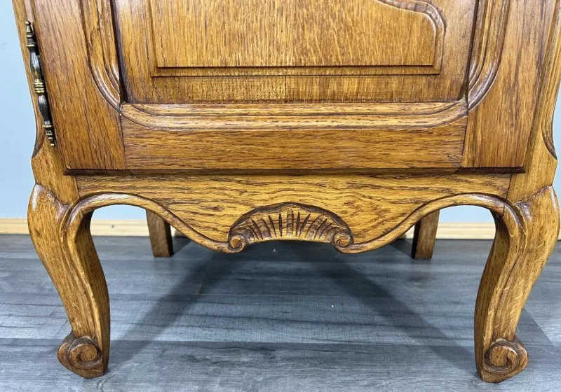Pamono Vintage French Oak Bedside Tables, Set of 2> Nightstands