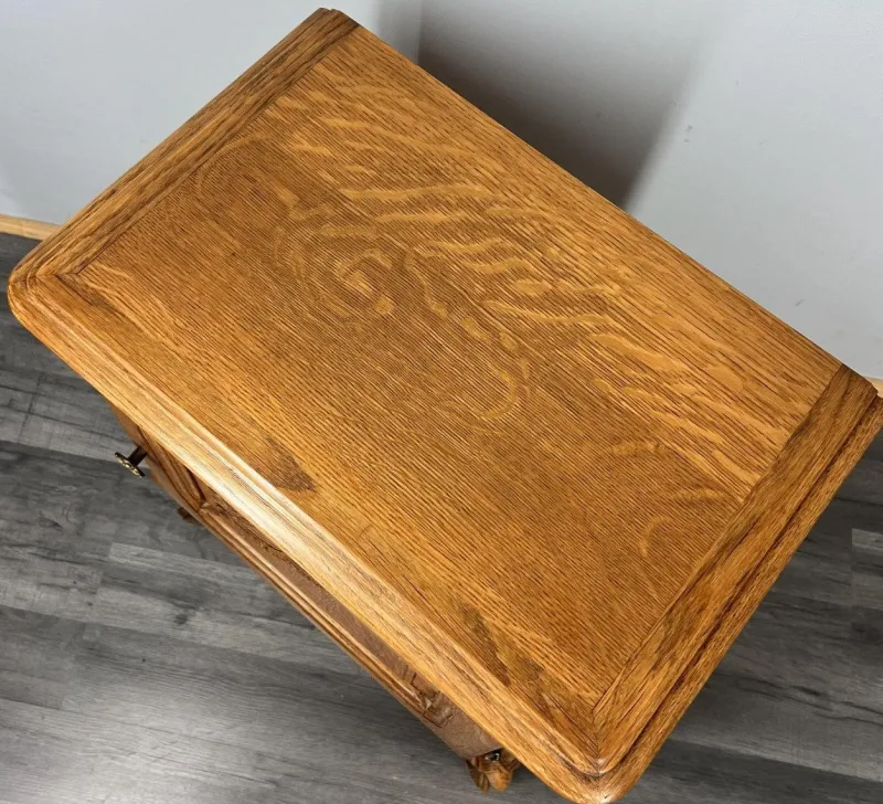 Pamono Vintage French Oak Bedside Tables, Set of 2> Nightstands