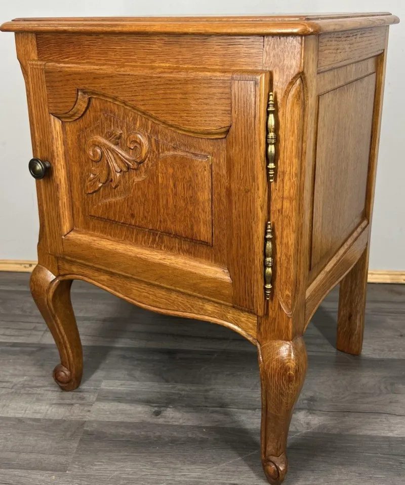 Clearance Pamono Vintage French Oak Bedside Tables, Set of 2