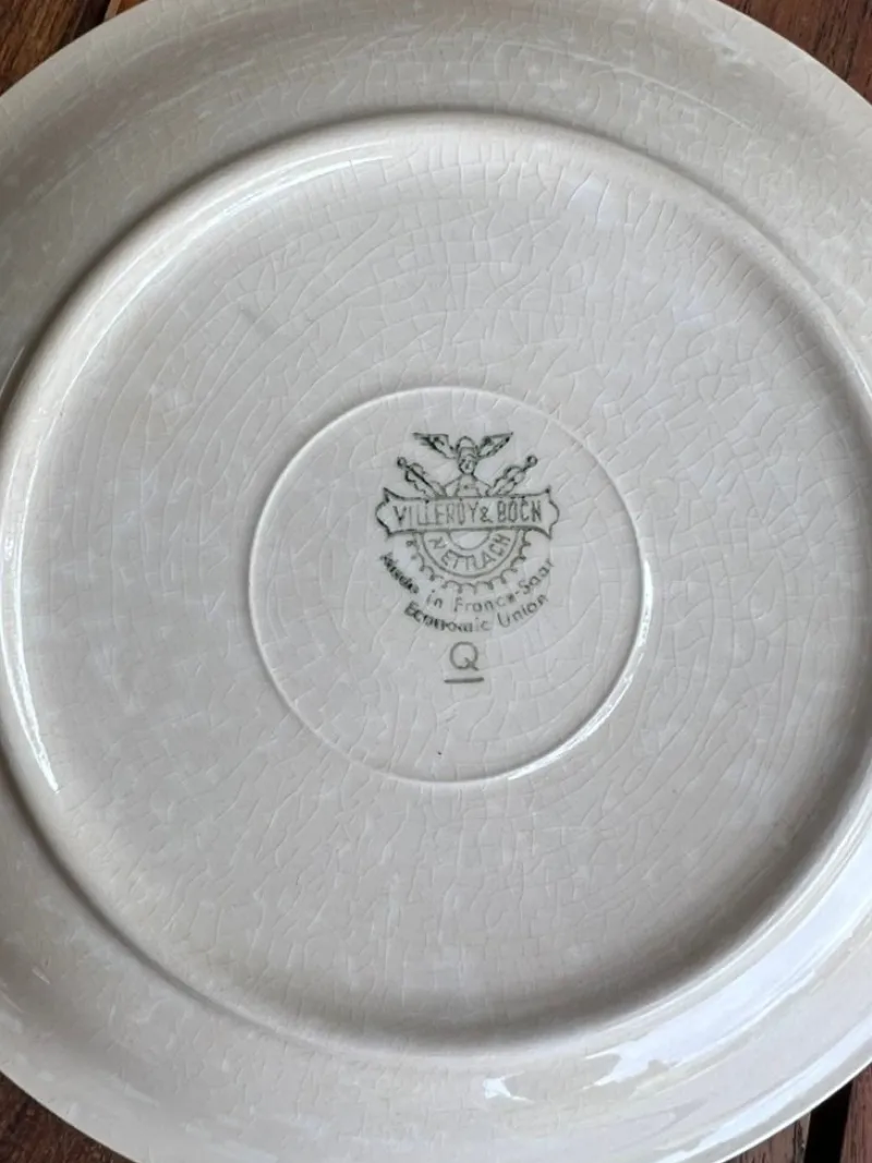Pamono Vintage French Pink Dessert Plates by Villeroy & Boch, 1930s, Set of 4> Dinner Plates & Bowls