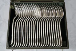 Pamono Vintage French Rubans Box Silver-Plated Dessert Cutlery from Christofle, 1960s, Set of 24> Cutlery & Serving Utensils