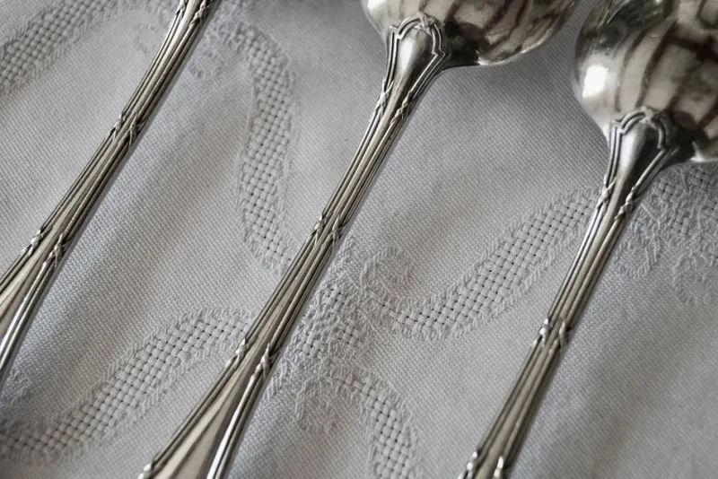 Pamono Vintage French Rubans Box Silver-Plated Dessert Cutlery from Christofle, 1960s, Set of 24> Cutlery & Serving Utensils