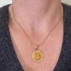 Pamono Vintage French St Christopher Pendant in 18 Karat Yellow Gold, 1980s><noscript><img width=