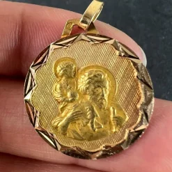 Pamono Vintage French St Christopher Pendant in 18 Karat Yellow Gold, 1980s><noscript><img width=