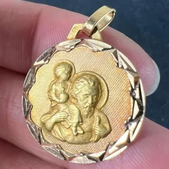 Pamono Vintage French St Christopher Pendant in 18 Karat Yellow Gold, 1980s><noscript><img width=