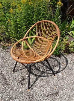 Pamono Vintage Garden Chair with Black Painted Metal Pipe Frame and Bamboo Seat Shell, 1960s> Garden Seating