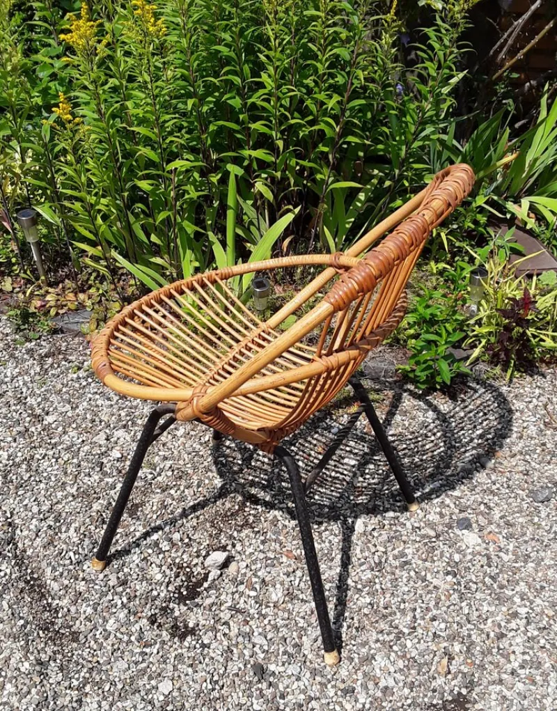 Pamono Vintage Garden Chair with Black Painted Metal Pipe Frame and Bamboo Seat Shell, 1960s> Garden Seating