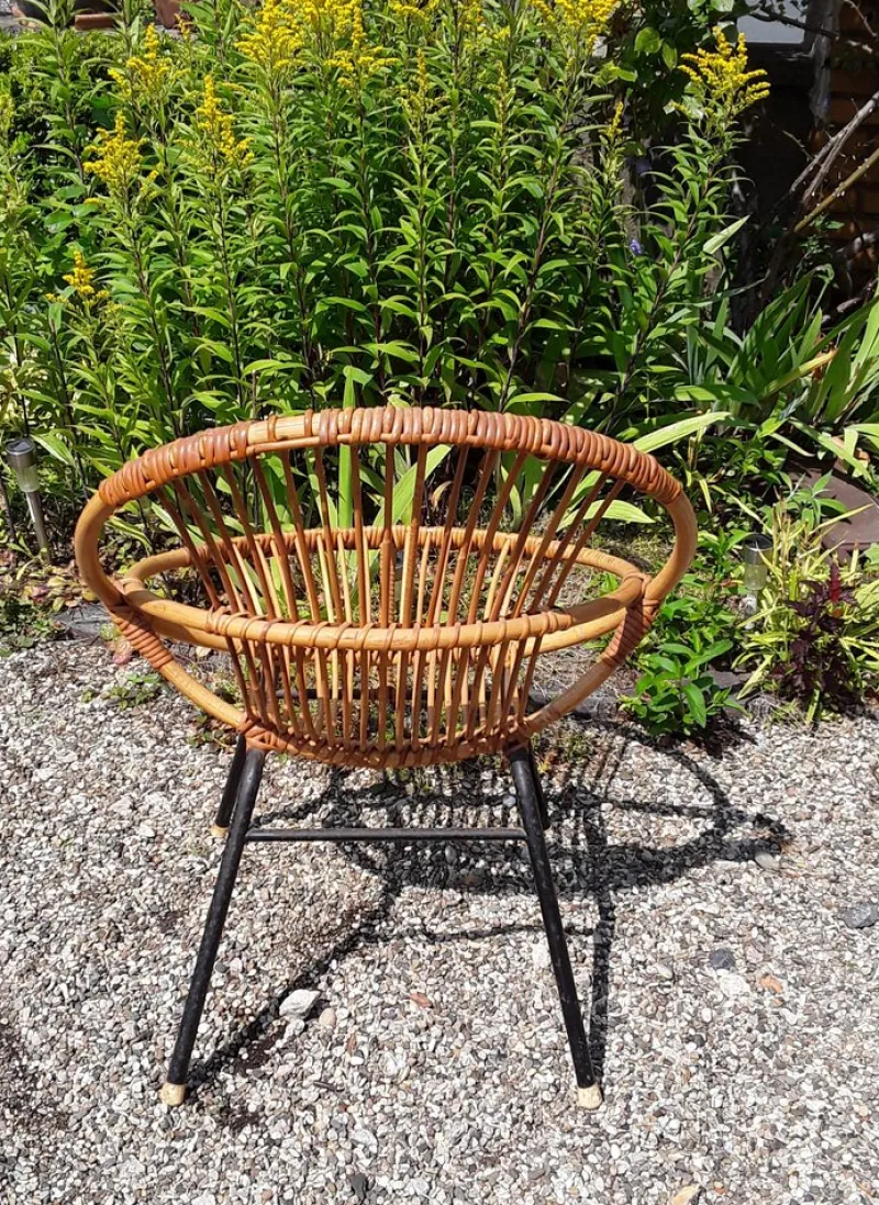 Pamono Vintage Garden Chair with Black Painted Metal Pipe Frame and Bamboo Seat Shell, 1960s> Garden Seating