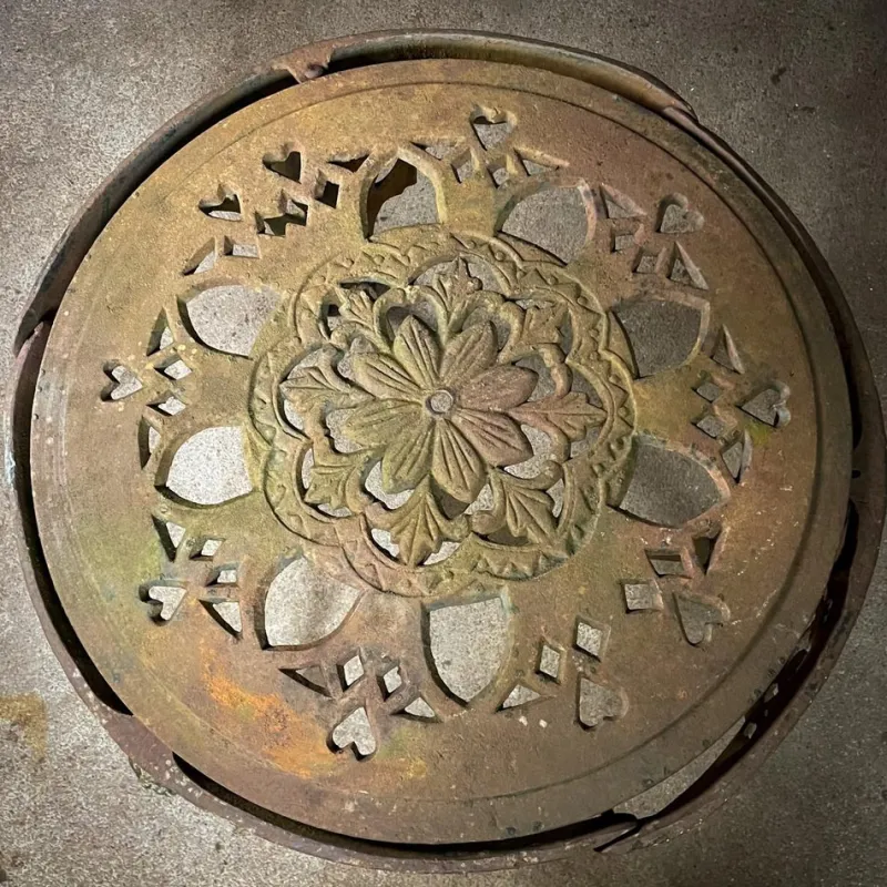 Pamono Vintage Garden Table in Cast Iron> Garden Tables