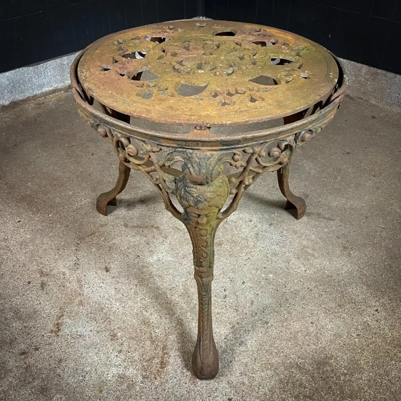 Pamono Vintage Garden Table in Cast Iron> Garden Tables