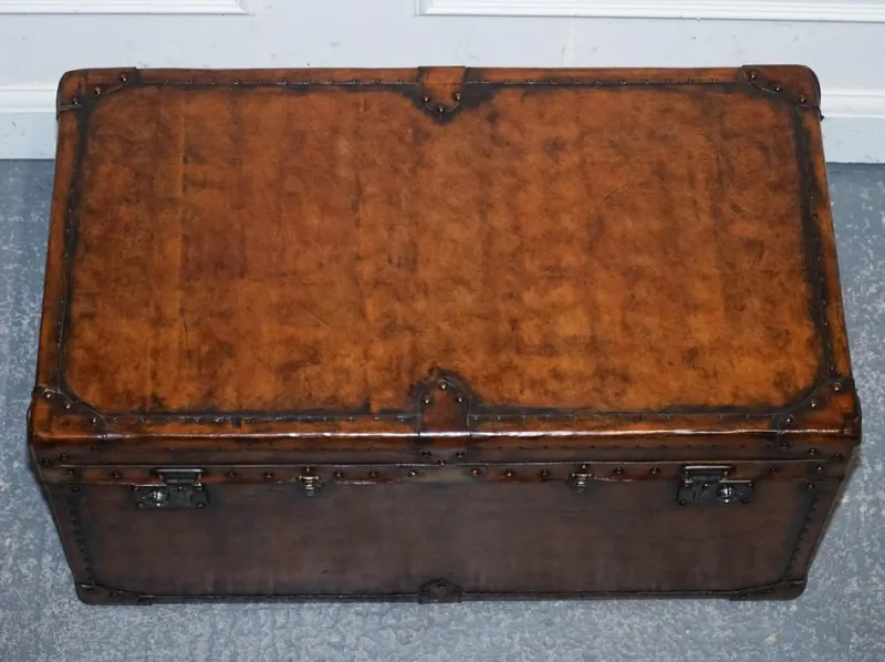Pamono Vintage Hand-Dyed Brown Leather Lockable Storage Trunk