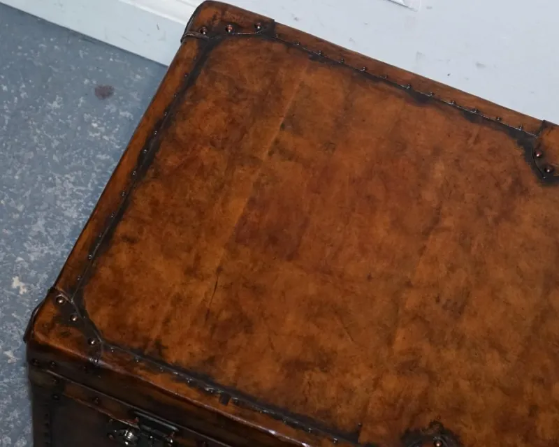 Pamono Vintage Hand-Dyed Brown Leather Lockable Storage Trunk