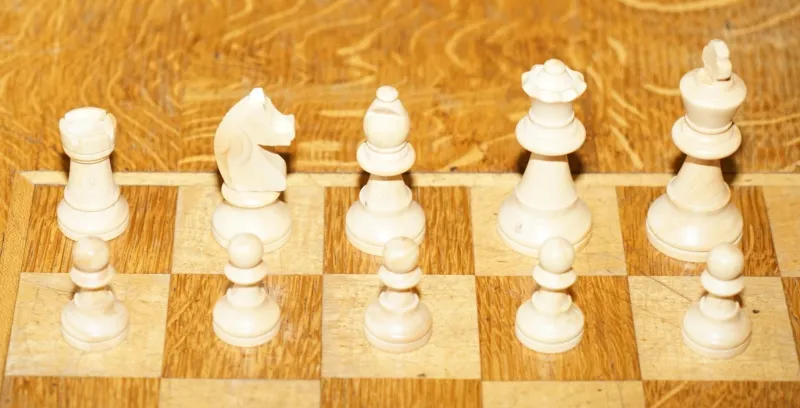 Pamono Vintage Honey Oak Chess Board Coffee Table With Chess Set> Game Tables