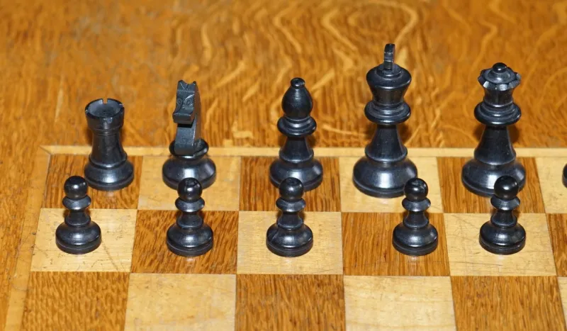 Pamono Vintage Honey Oak Chess Board Coffee Table With Chess Set> Game Tables
