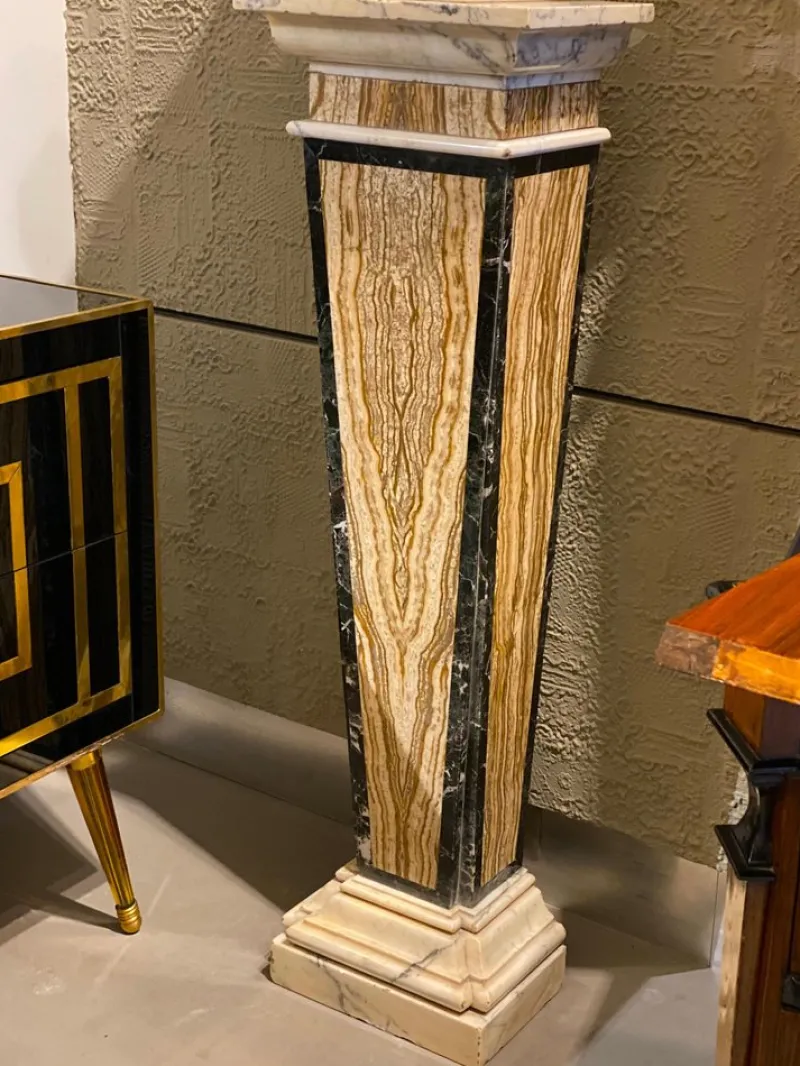 Pamono Vintage Italian Neoclassical Inlaid Marble Pedestals, 1970, Set of 2> Pedestals And Columns