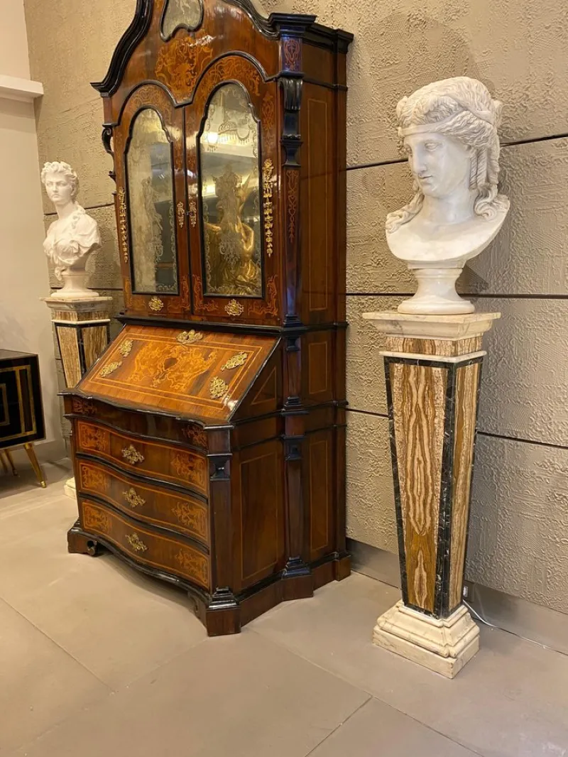 Pamono Vintage Italian Neoclassical Inlaid Marble Pedestals, 1970, Set of 2> Pedestals And Columns
