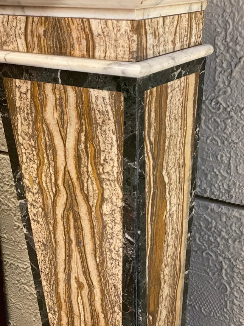 Pamono Vintage Italian Neoclassical Inlaid Marble Pedestals, 1970, Set of 2> Pedestals And Columns