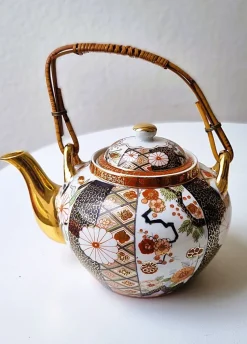 Pamono Vintage Japanese Imari Tea Service in Gilt Porcelain, 1950s, Set of 21><noscript><img width=
