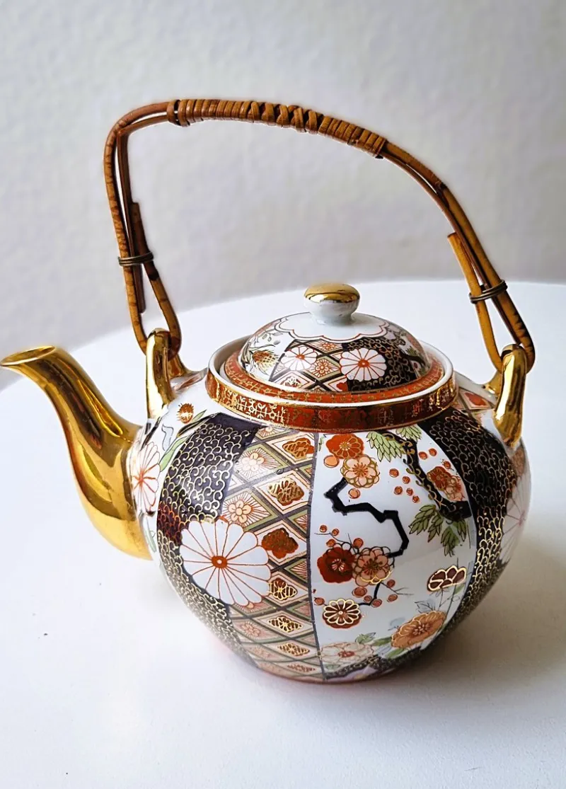 Pamono Vintage Japanese Imari Tea Service in Gilt Porcelain, 1950s, Set of 21> Coffee & Tea Service